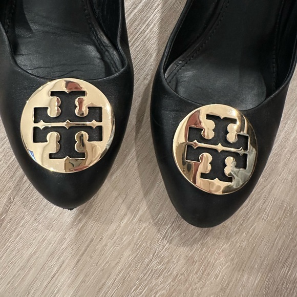 Tory Burch Classic Wedge Heel Size 9 - Picture 2 of 4